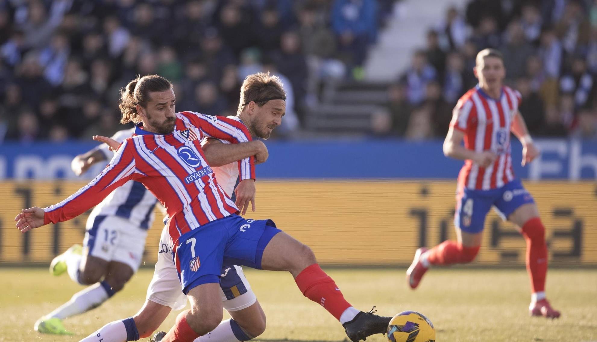 米兰app下载-足球冷门纪录：最快进球、最远射门、最年长出场