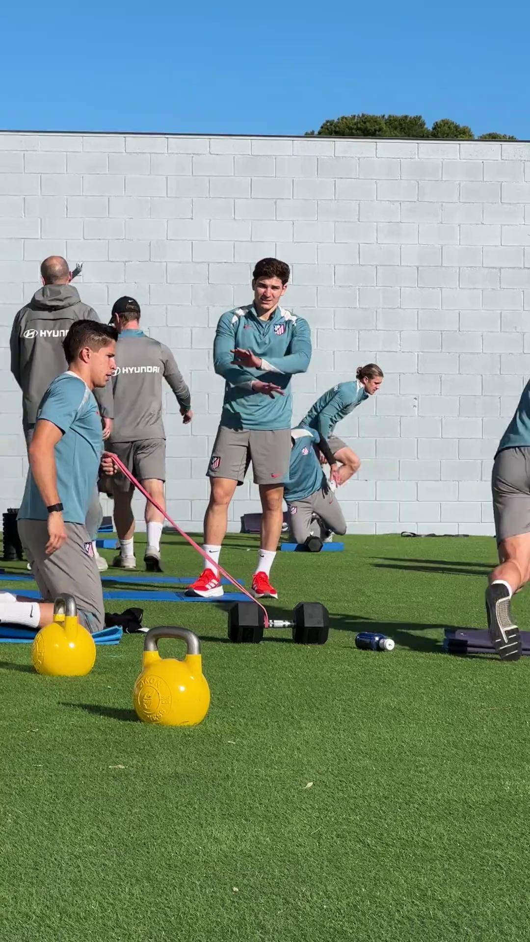 米兰网页版-足球运动员日常训练揭秘：你想不到的强度！