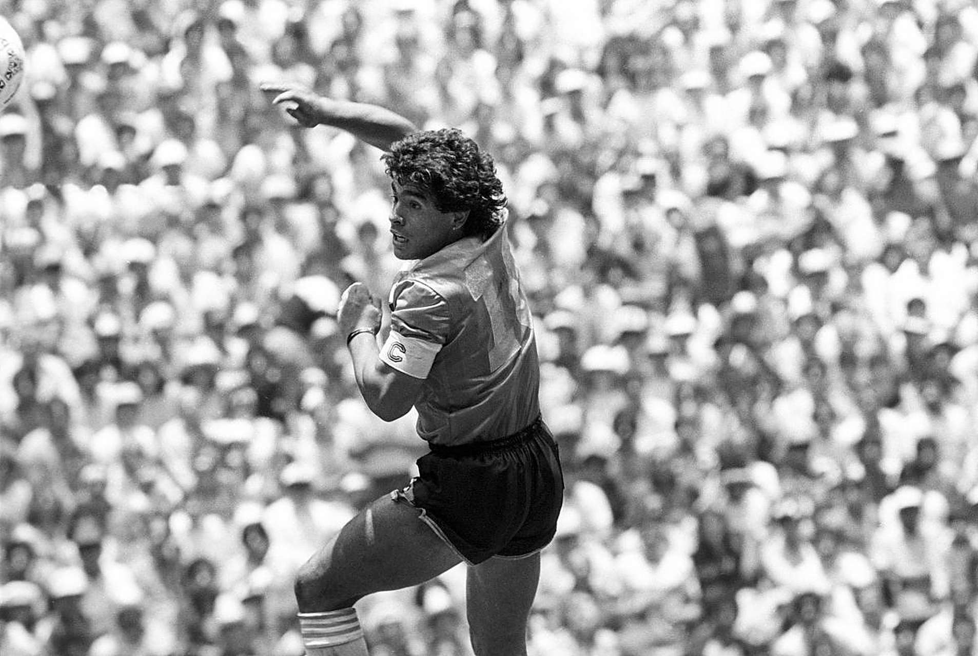 米兰app下载-马拉多纳“上帝之手”：足球史上最著名争议进球的简单介绍