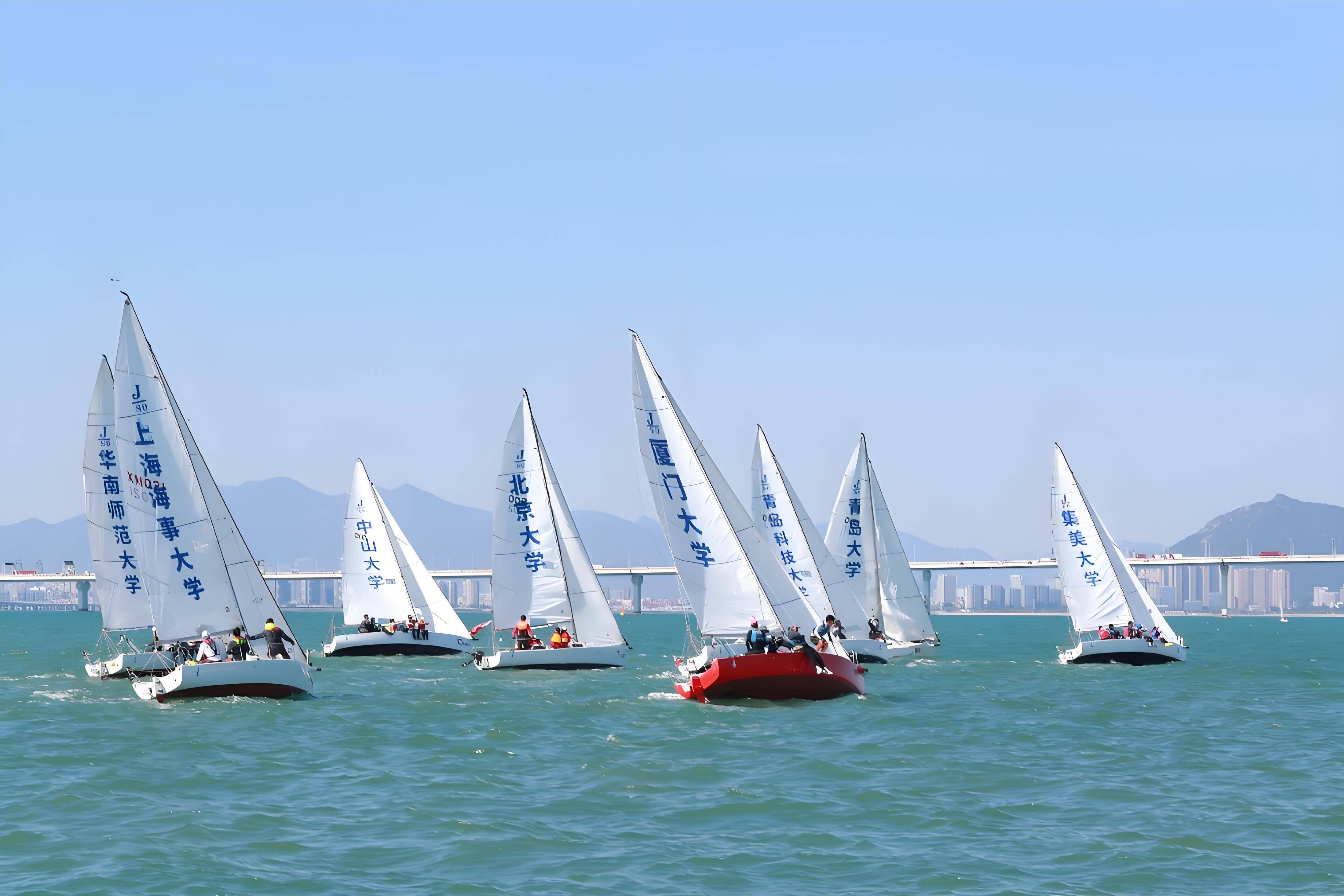 “国际帆船赛:来自世界各地的精英汇聚!” “国际帆船赛:来自世界各地的精英汇聚!”