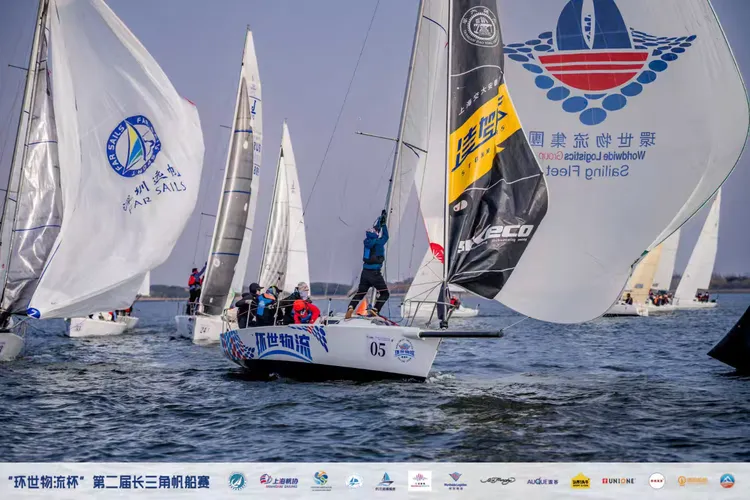 “国际帆船赛:来自世界各地的精英汇聚!” “国际帆船赛:来自世界各地的精英汇聚!”