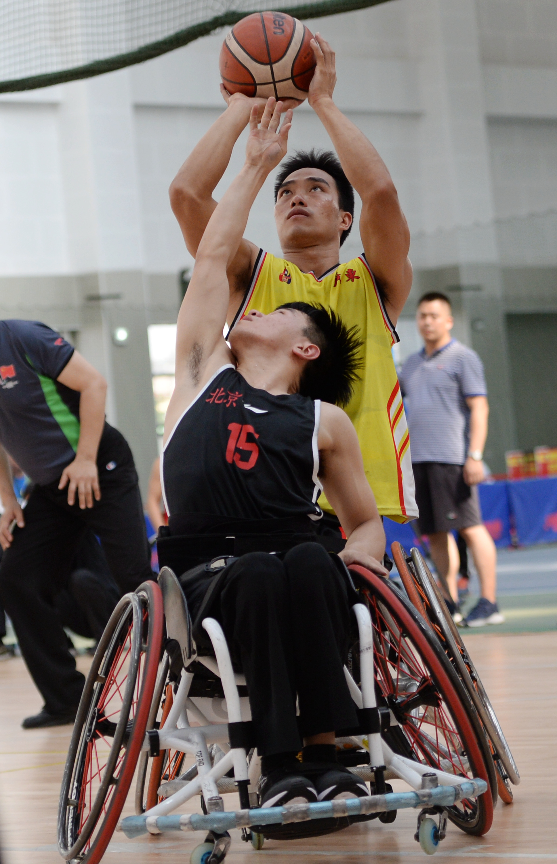 米兰中国官网-“轮椅篮球逐渐普及，展现残疾人运动员的风采！”