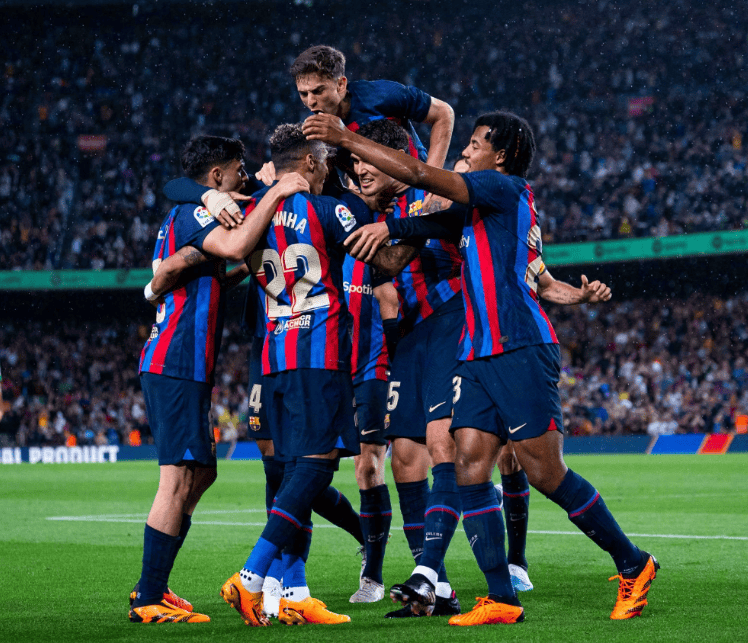 “西甲的球场魅力,观众共享足球的激情!” “西甲的球场魅力,观众共享足球的激情!”