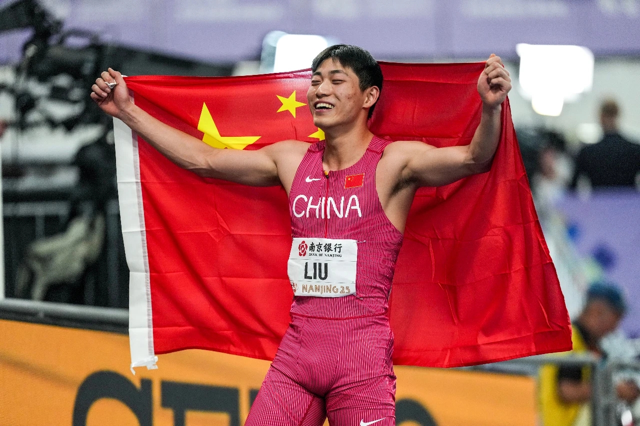 “国家田径队选手:训练与比赛的艰辛背后!” “国家田径队选手:训练与比赛的艰辛背后!”