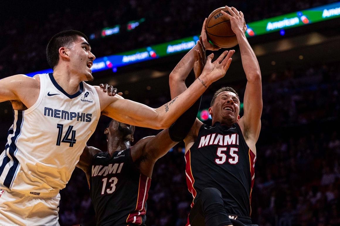 莫兰特逆天隔扣+40分,灰熊终结勇士主场不败 莫兰特逆天隔扣+40分,灰熊终结勇士主场不败